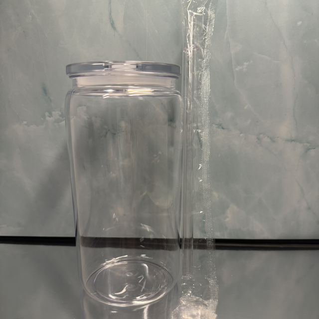 Trinkbecher mit Strohhalm durchsichtig