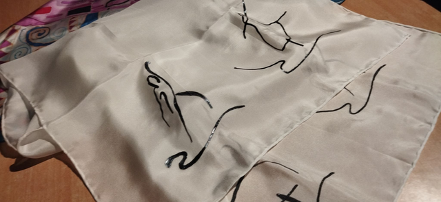 Etole de soie "Corps en mouvement" 180 x 115 cm