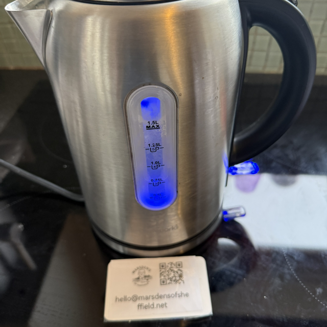 Silver kettle 