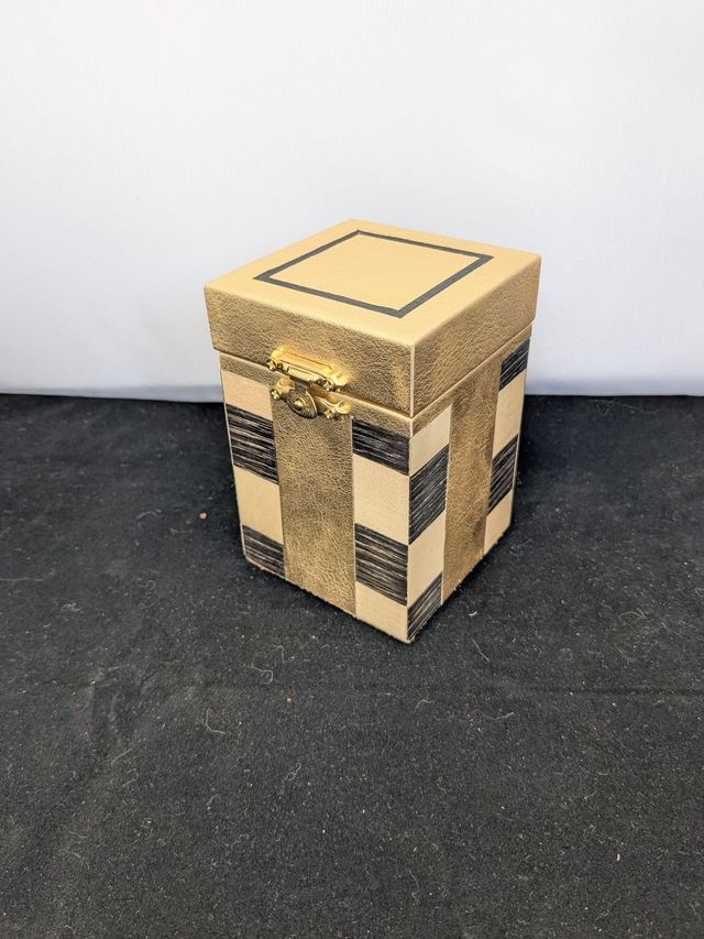 Boite damier doré