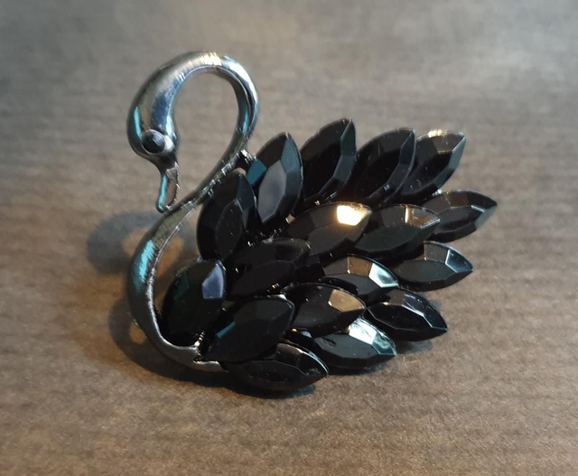 Black Swan Brooch  - Black 