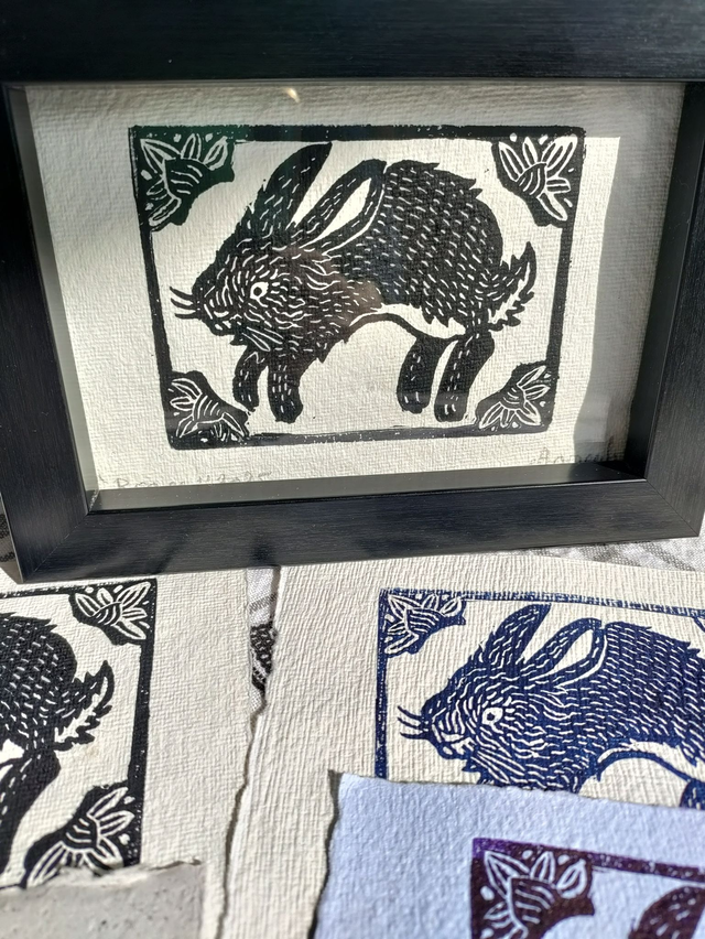 Linogravure Roger Lapin encre bleue 10X15 cm