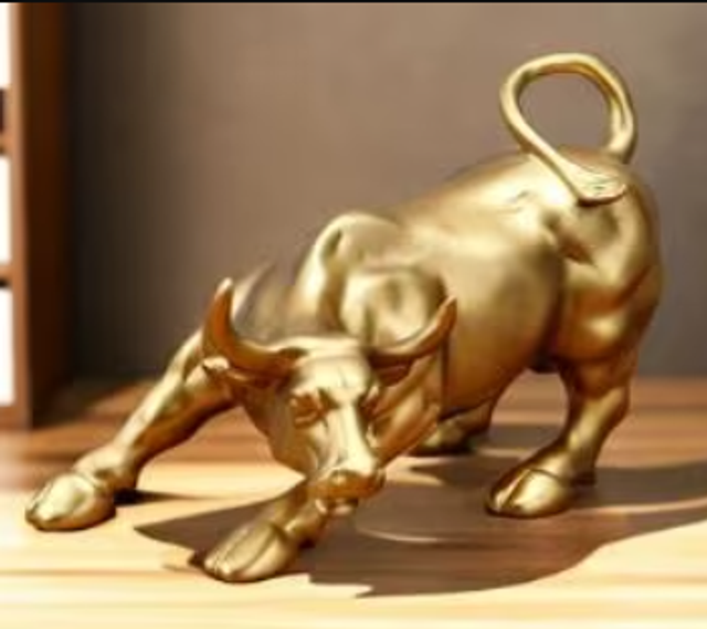 Prachtig beeldje Wallstreet Stier goudkleurig (20cm)