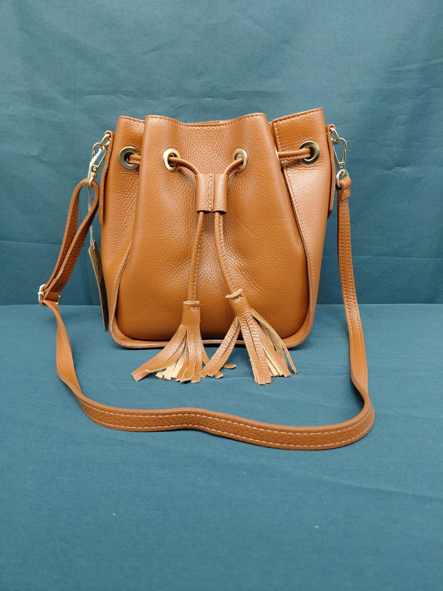 Petit sac en cuir couleur brun 