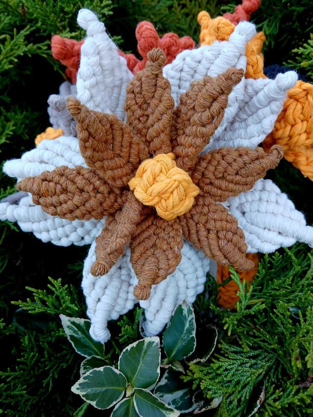 Bouquet de fleurs en macramé -décoration artisanale bohème