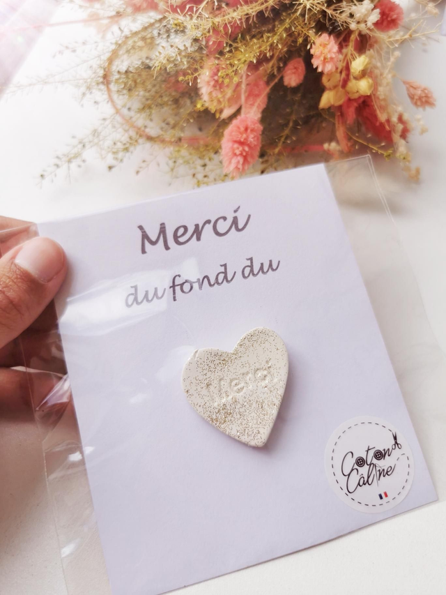 Pin's argile "merci" blanc pailleté 