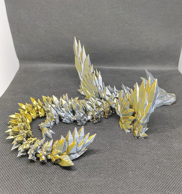 Dragon cristal avec des ailes