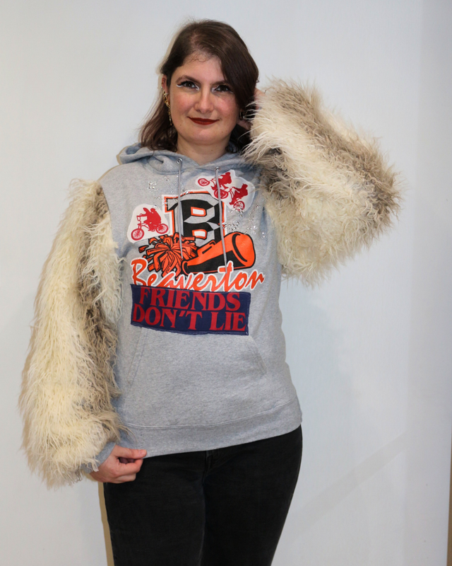 ☁️ Hoodie Upcyclé "Beaverton x Stranger Things " – Pièce Unique- Taille S☁️ 