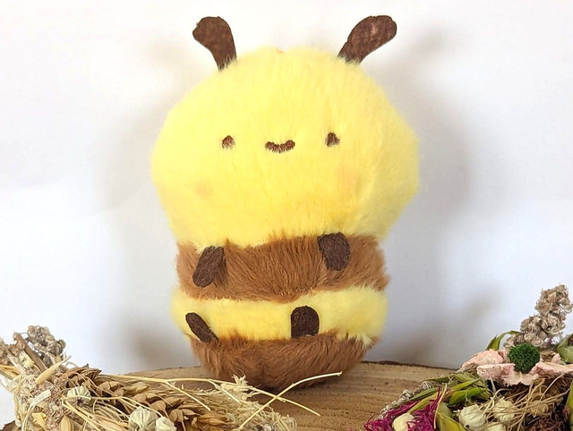 🐝 Cute Plush Bee Keychain