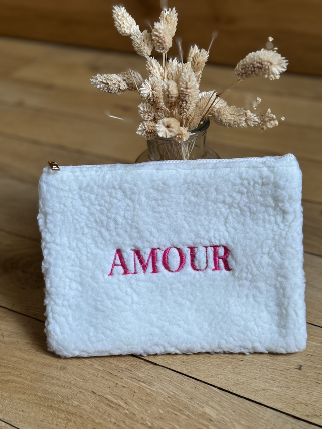 Trousse moumoute brodée "Amour"