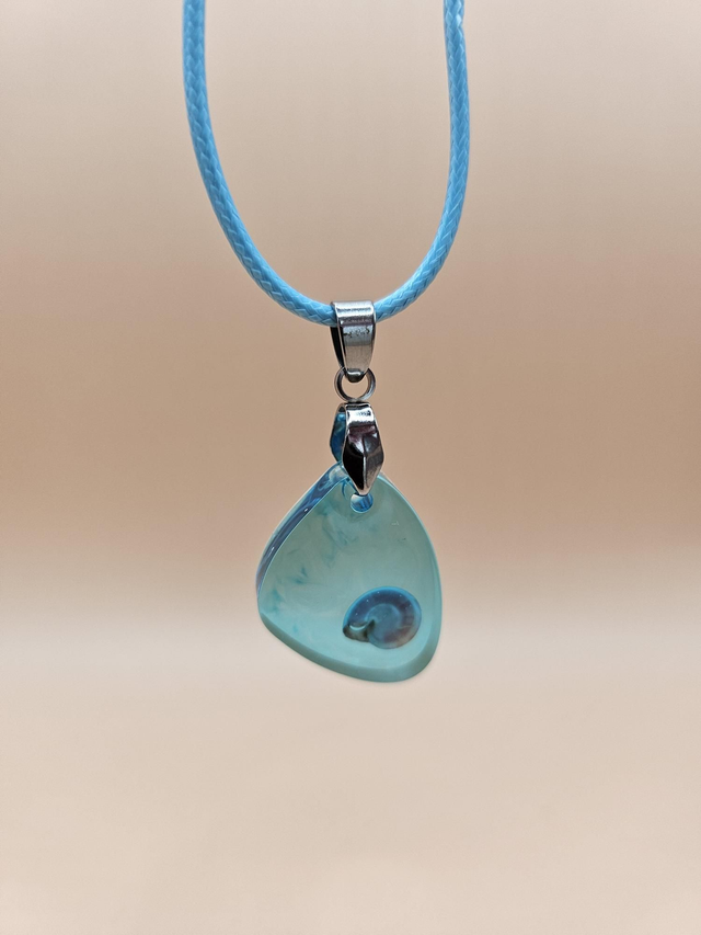 Pendentif en résine - Bleu avec coquillage 