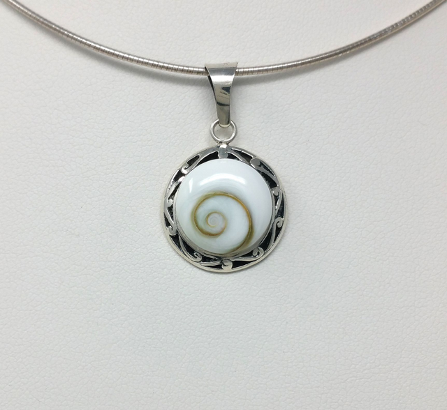 PENDENTIF ROND EN OEIL DE STE LUCIE DOS NATUREL VENDU SANS CHAINE - OSLP17055