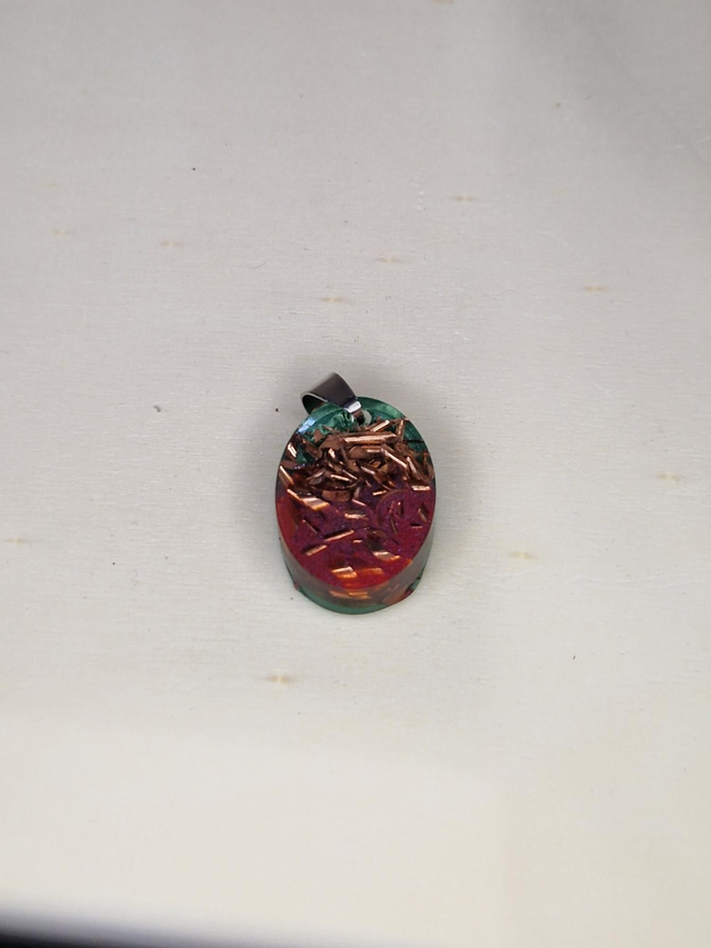 Orgonite, pendentif / 058