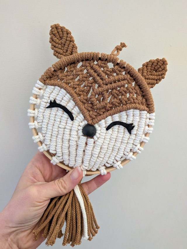 Décoration murale en macramé - Modèle "BICHE"