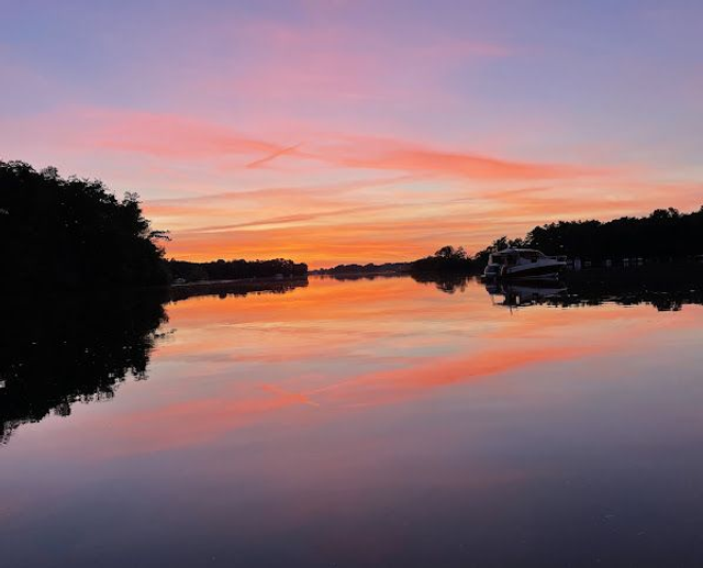 4h: ROMANTISCHE BOOTSTOUR FÜR 2 Inkl. SEKT oder WEIN Inkl. Skipper