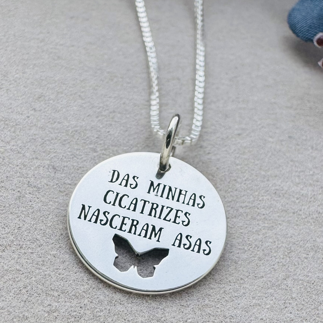 Colar Das minhas cicatrizes nasceram asas 