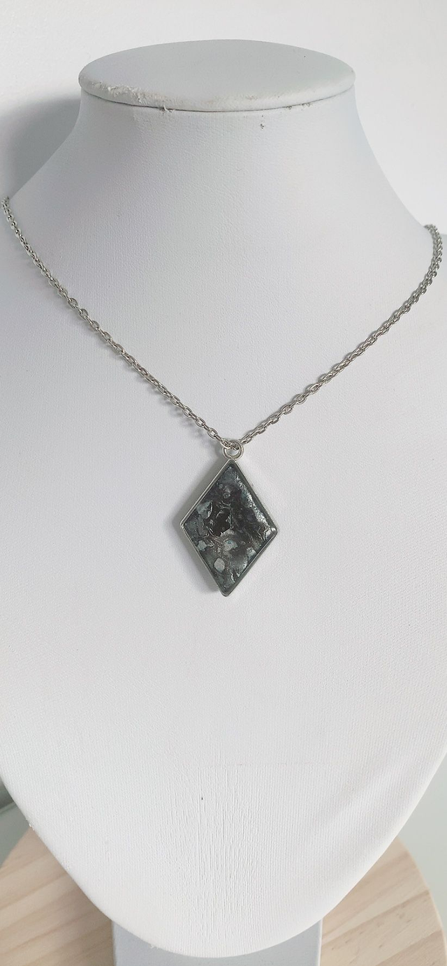 Collier" Equinoxe Noir et Blanc"  Peint à la Main 