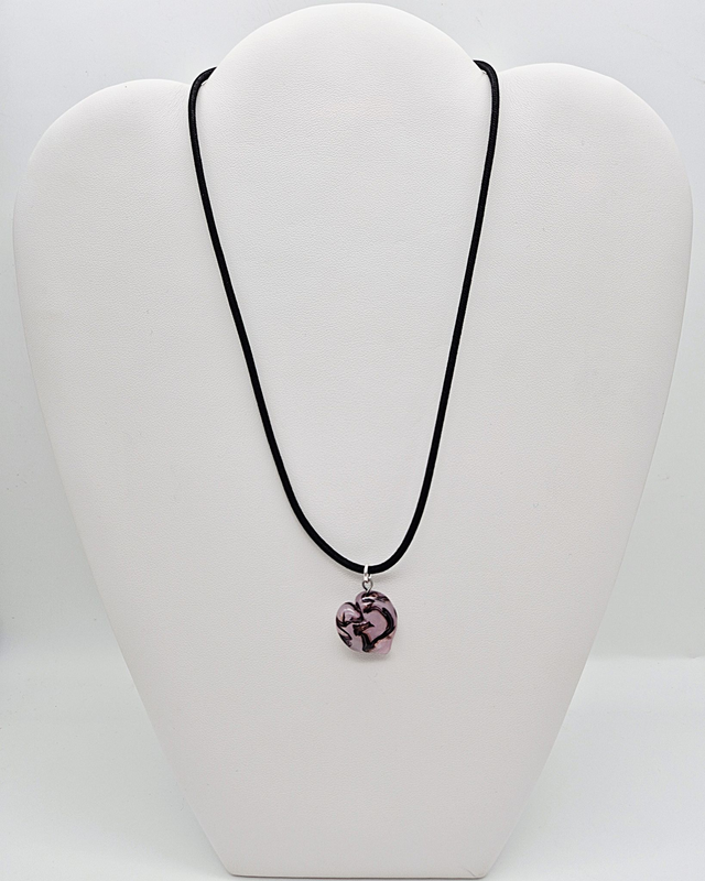 Pendentif Cœur rose avec fil noir