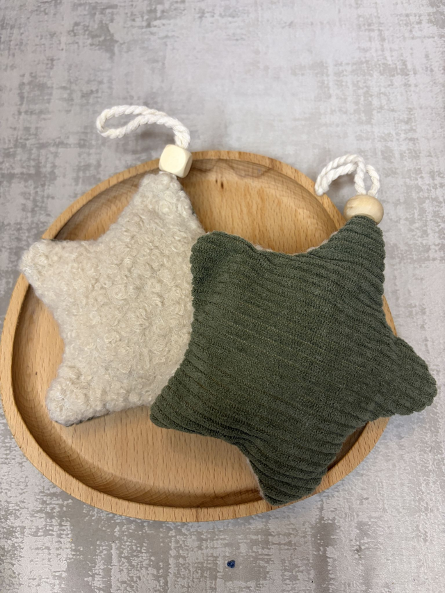 Sapins et étoile de Noël à suspendre – Velours côtelé vert & sherpa écru, nœud en jute