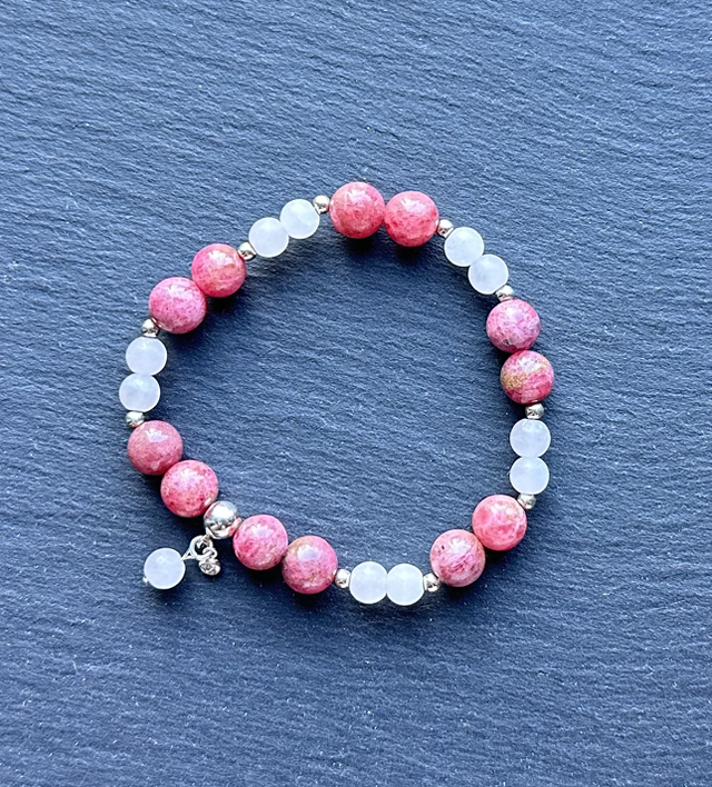 Thulin Perlenarmband – Rosenquarz & Silberglanz