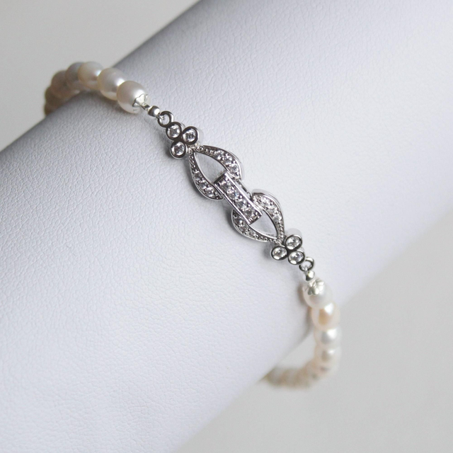 Dainty freshwater pearl bracelet