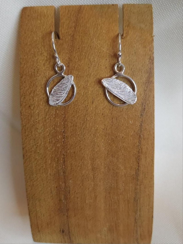 Sycamore on loop earrings
