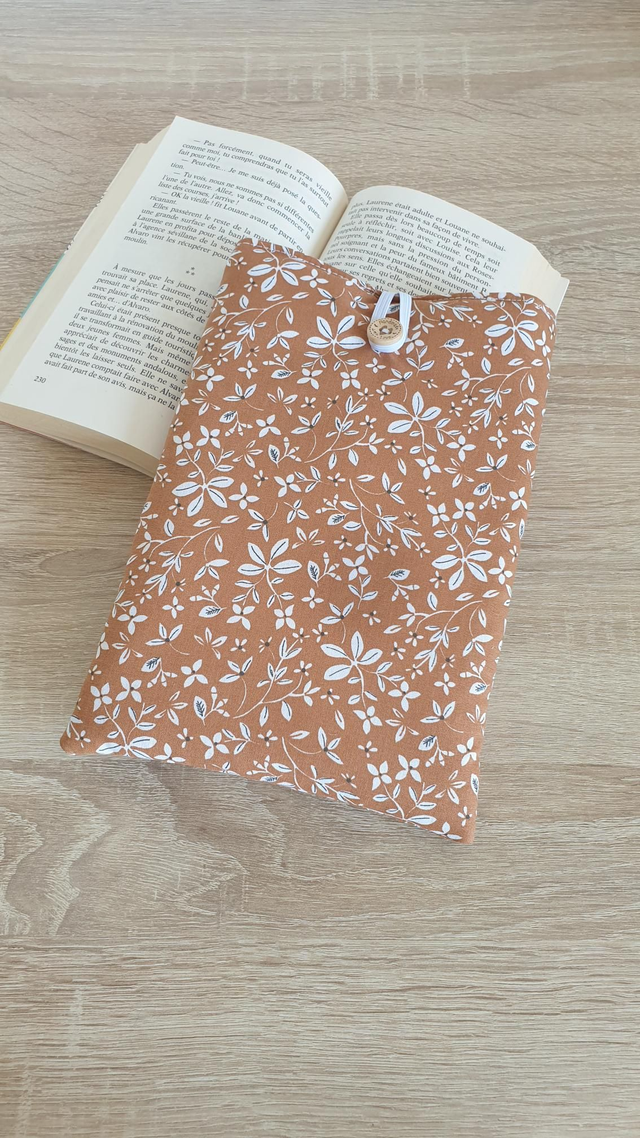 Pochette/ couvre livre camel
