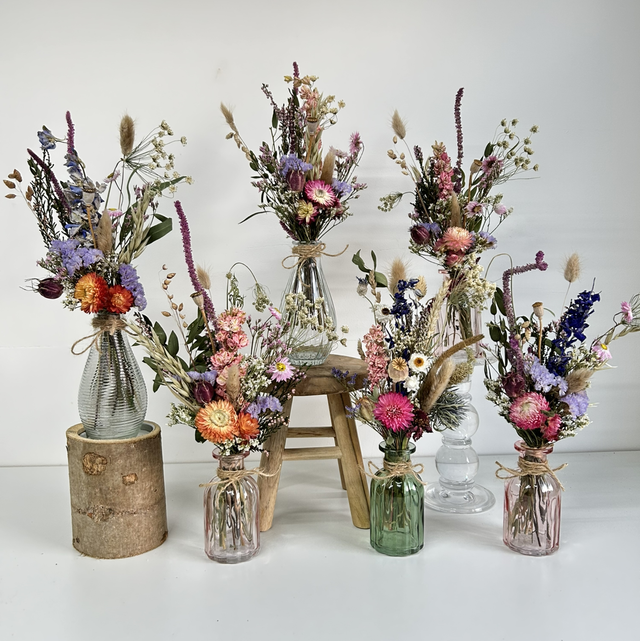 Bud vase arrangement 