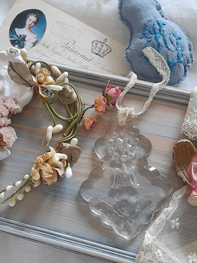 Grande pampille ancienne Sacrée en verre 