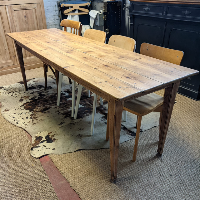 Table longue de bistrot