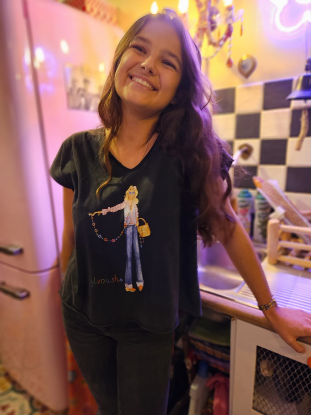 T-shirt Sylvoush édition limitée en collab avec Suny. Modèle Rocky col V coloris noir vieilli (Taille Unique)