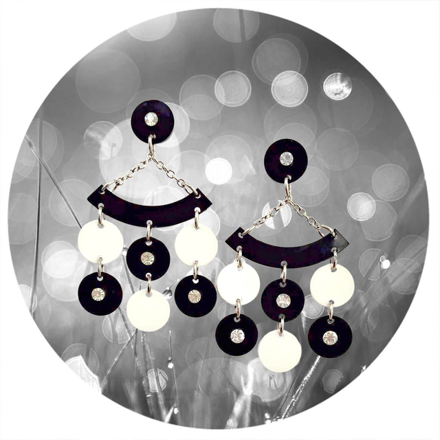 Bow and six round with &quot;diamonds&quot; earring studs