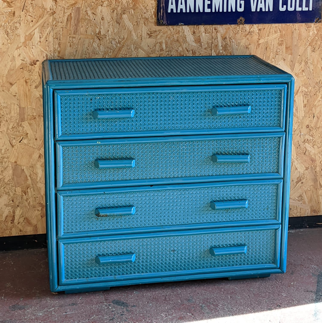Commode en rotin bleue turquoise