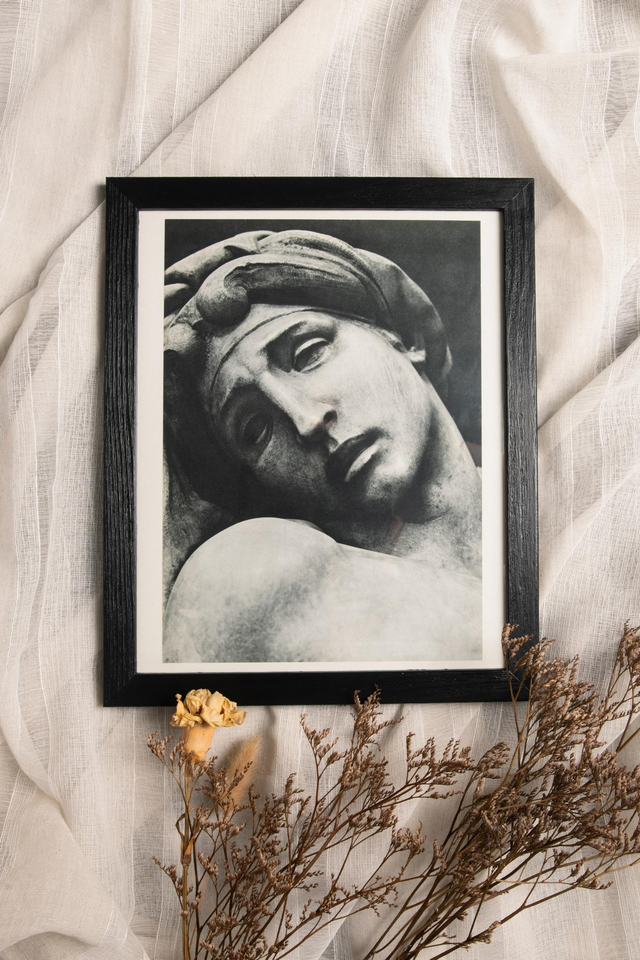 Tormented Grace 🥀 Cadre upcyclé