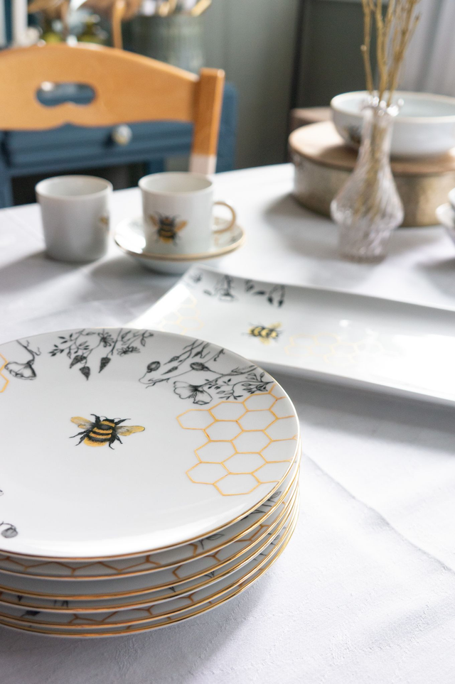 Service de 6 assiettes à dessert, L’Or des Abeilles, porcelaine peinte à la main et filet or