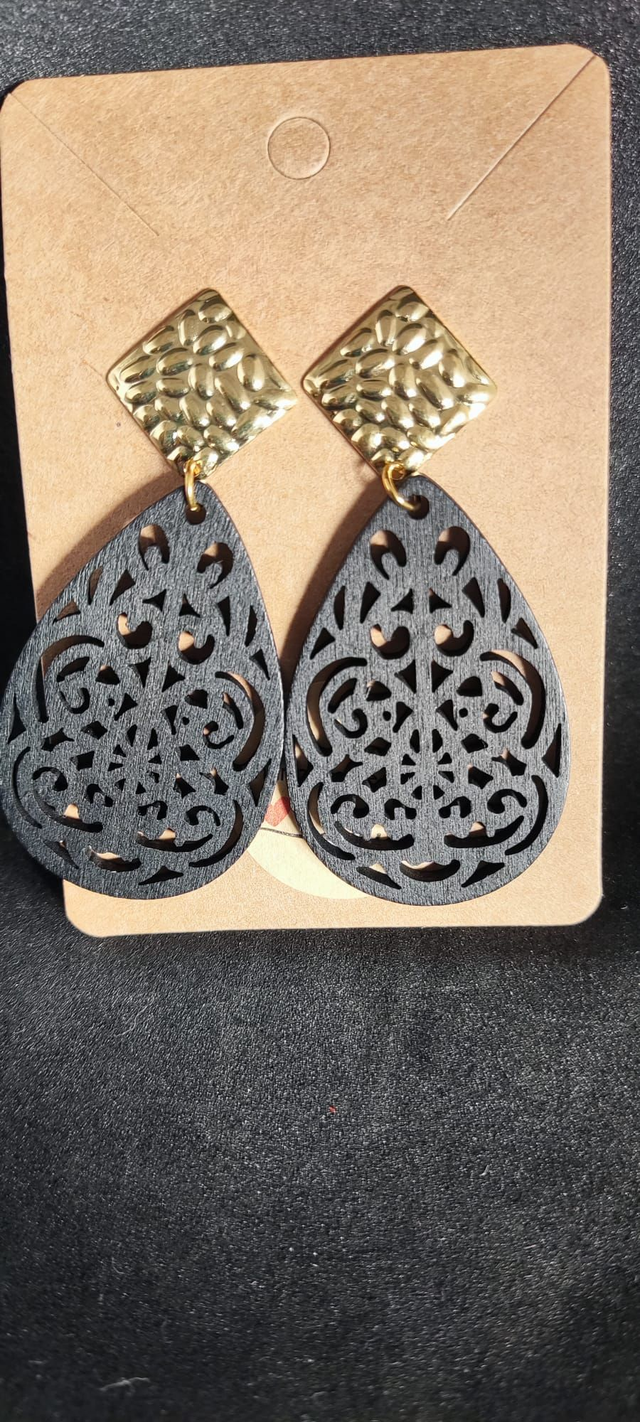 Boucles d’oreilles en bois – Motif ajouré