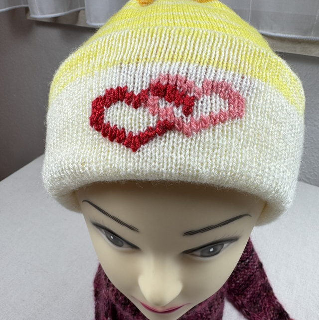 Warme gestrickte Wendemütze mit Stickmotiv, Geschenk für Damen