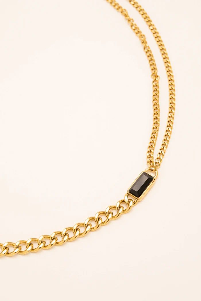 Collier doré pierre rectangulaire noire