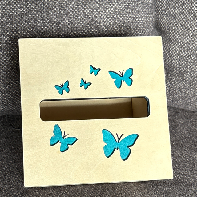 La boîte à mouchoirs carré papillons 