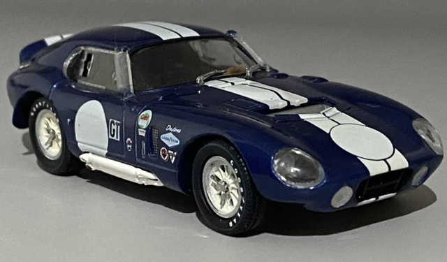 Cobra Daytona Shelby Coupe blau/weiss Kyosho 1:43
