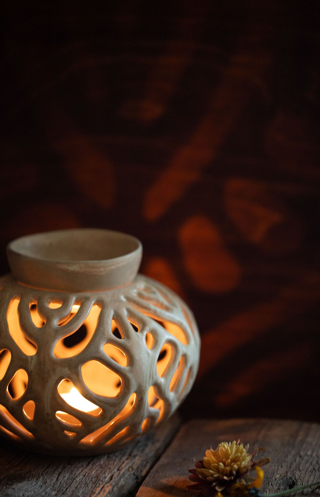 Essential oil burner for aromatherapy