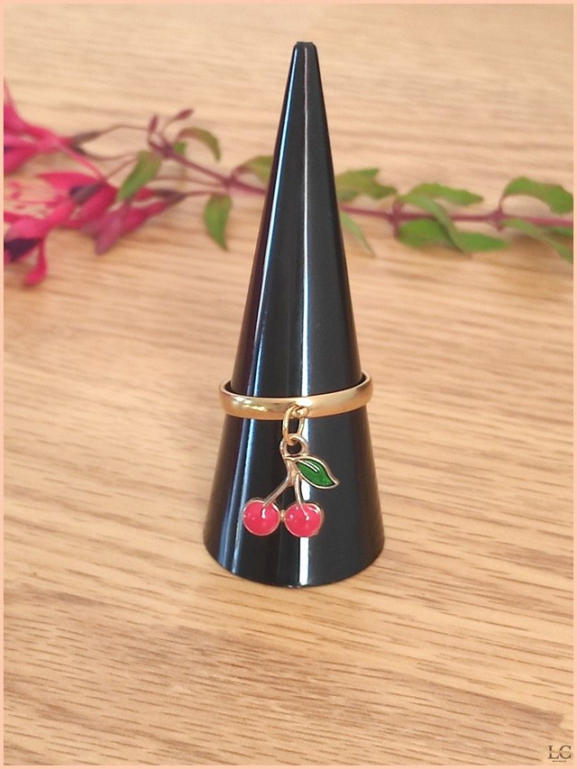 Bague réglable 3mm, acier inoxyable doré, avec breloque