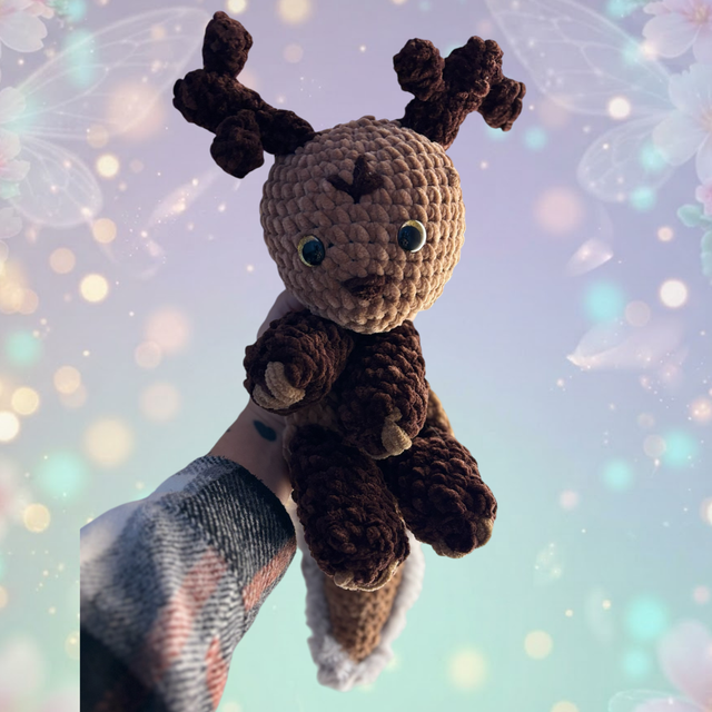 Peluche faon au crochet en chenille – doudou cerf fait main | Nezuka&Cie