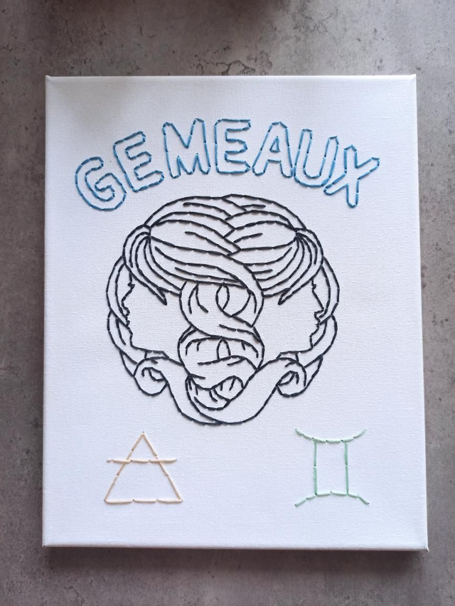 Toile brodée signe astro Gémeaux 