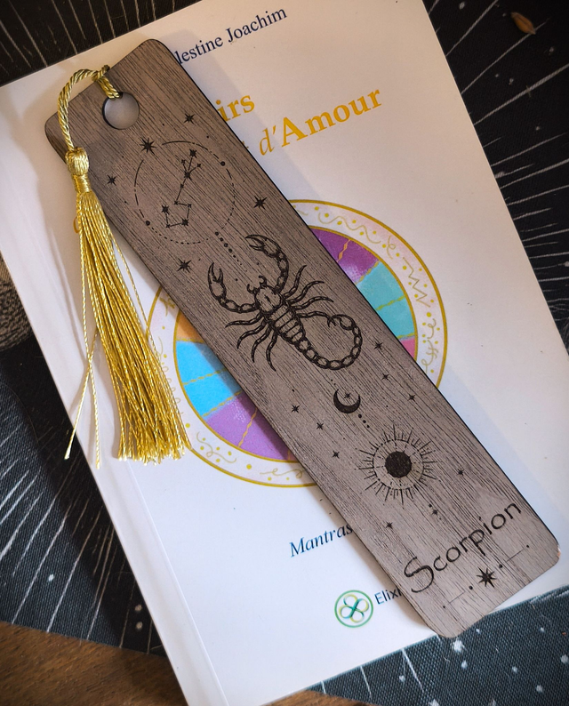 Marque-page Scorpion en noyer