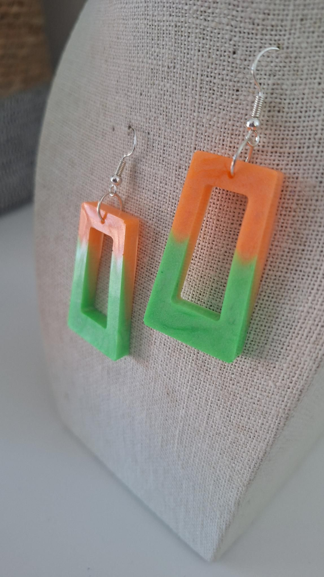 Boucles oreilles fluo oranges et vertes