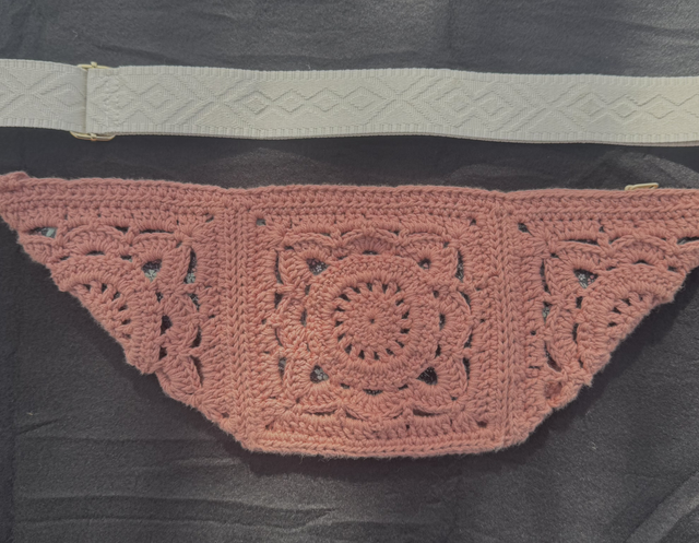 BANANE EN CROCHET VIEUX ROSE 