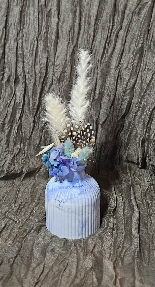 Vase avec fleurs sèches