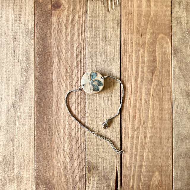 Bracelet bois de hêtre cirée champagne et pyrogravure