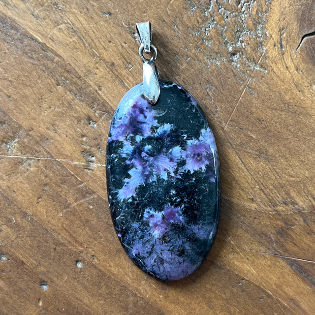 Pendentif en Charoïte et bélière argent 
